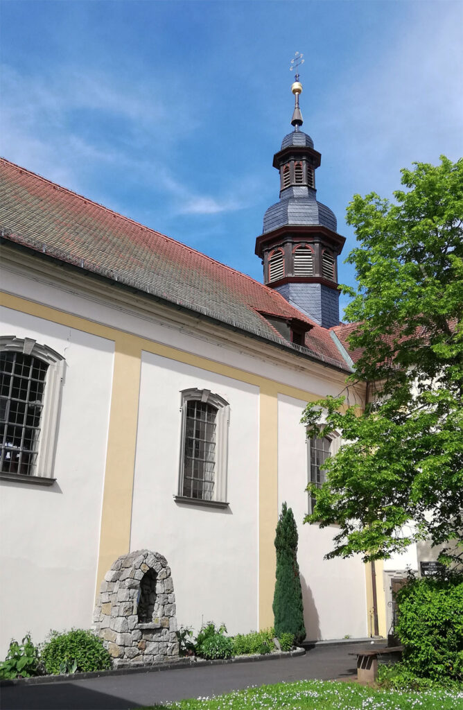 Heilig-Kreuz-Kirche und ehemaliges Kloster in Hausen bei Bad Kissingen